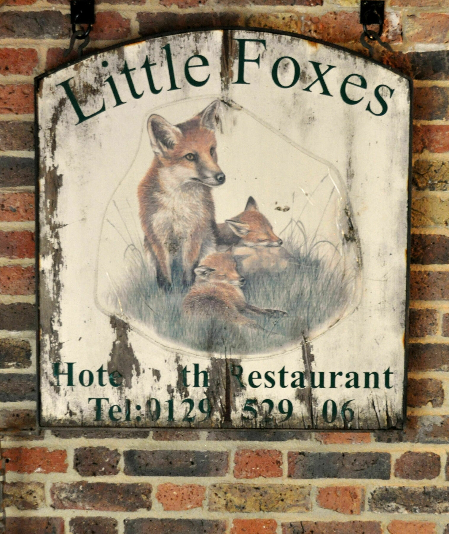 Little Foxes Hotel & Gatwick Airport Parking Crawley  Exterior photo