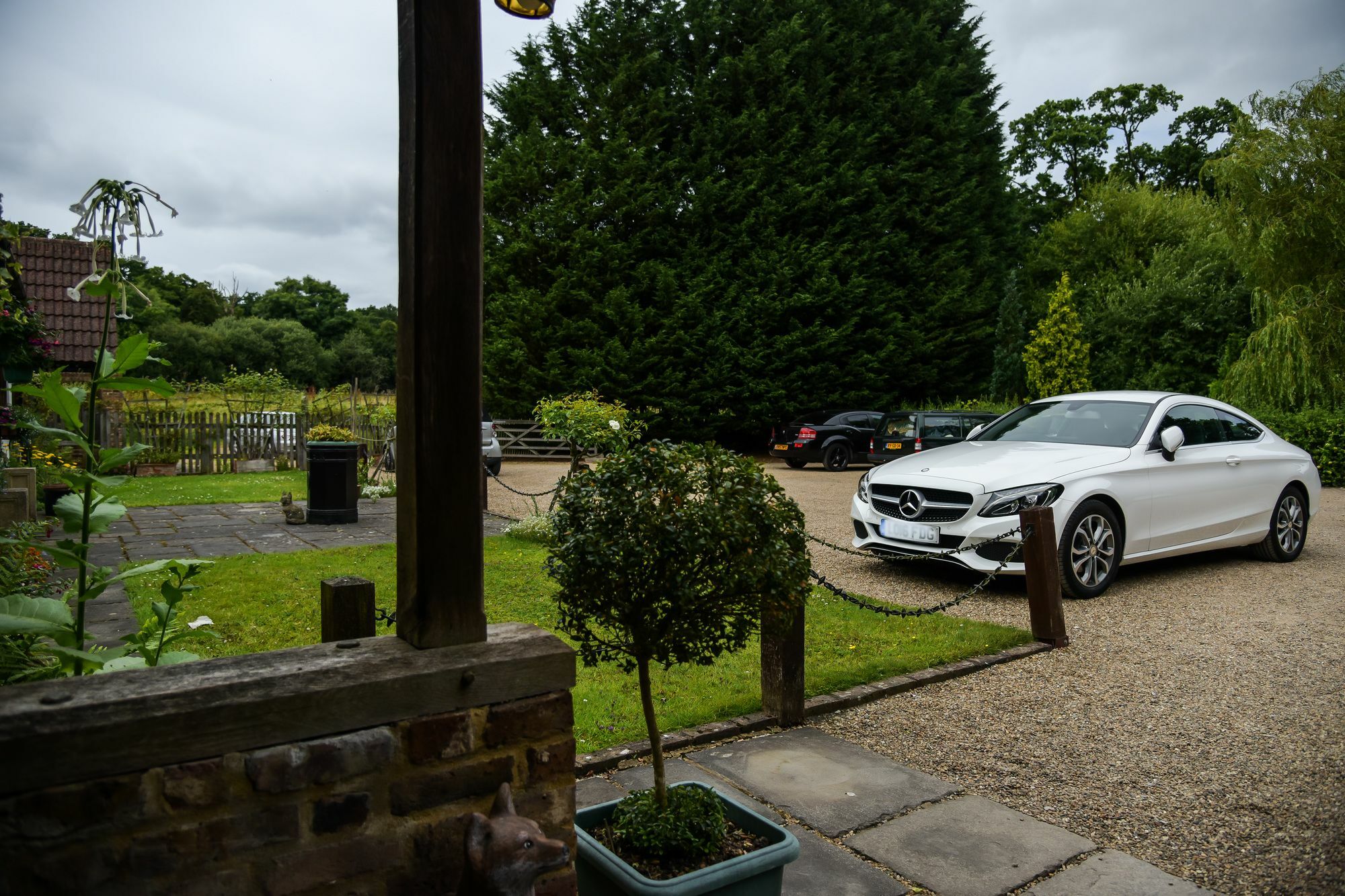 Little Foxes Hotel & Gatwick Airport Parking Crawley  Exterior photo