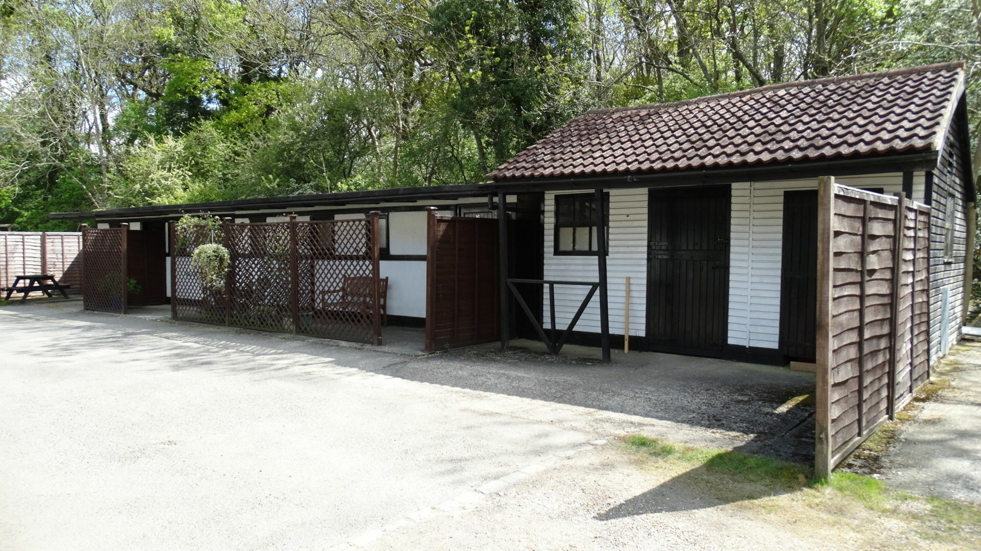 Little Foxes Hotel & Gatwick Airport Parking Crawley  Exterior photo